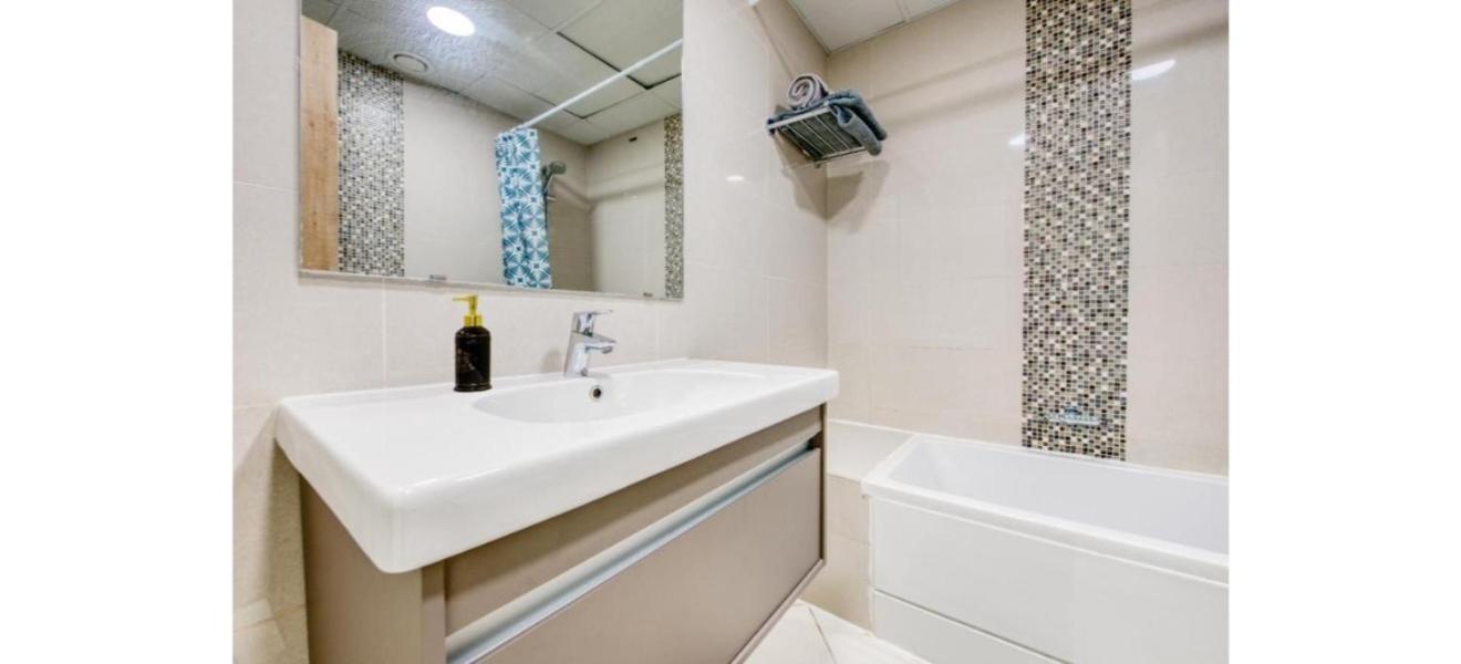Luxurious 4-Bedroom Duplex Villa Apartment Near Jbr Dubai Exterior photo